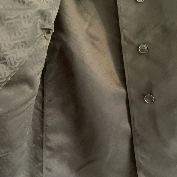 NWT black Burberry trench in subtle and sophisticated TB print - Picture 5 of 15